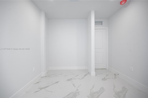 Купить таунхаус в Флорида-Сити, Флорида 3 спальни, 126.81м2, № 2079277 - фото 15