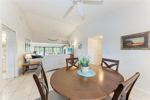 Condo in Bradenton, Florida, 2 bedrooms  № 2237006 - photo 17