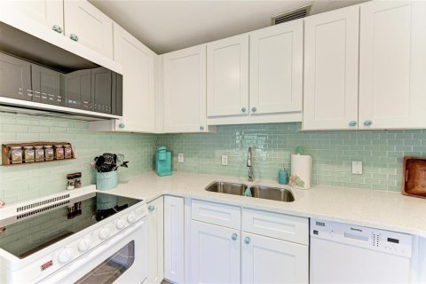 Condo in Bradenton, Florida, 2 bedrooms  № 2237006 - photo 12
