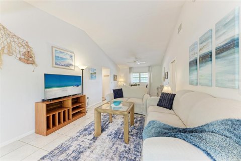 Condo in Bradenton, Florida, 2 bedrooms  № 2237006 - photo 10
