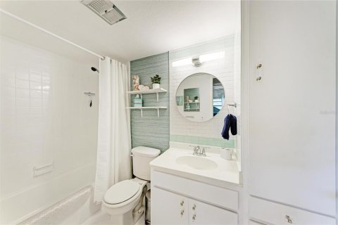 Condo in Bradenton, Florida, 2 bedrooms  № 2237006 - photo 29