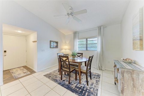 Condo in Bradenton, Florida, 2 bedrooms  № 2237006 - photo 16
