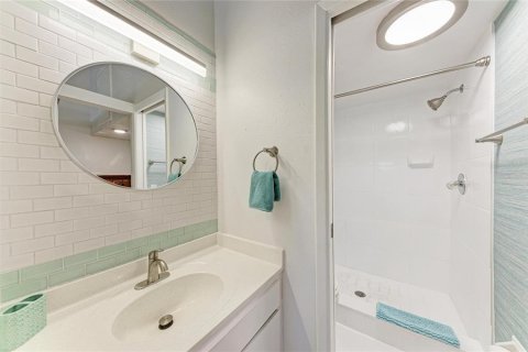 Condo in Bradenton, Florida, 2 bedrooms  № 2237006 - photo 24