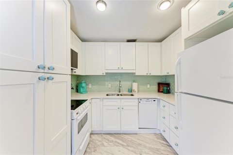 Condo in Bradenton, Florida, 2 bedrooms  № 2237006 - photo 11