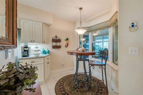 Condo in Port Orange, Florida, 2 bedrooms  № 2212220 - photo 4