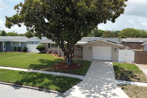 House in New Port Richey, Florida 3 bedrooms, 127.09 sq.m. № 2157438 - photo 6