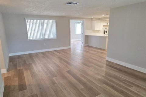 House in New Port Richey, Florida 3 bedrooms, 127.09 sq.m. № 2157438 - photo 21