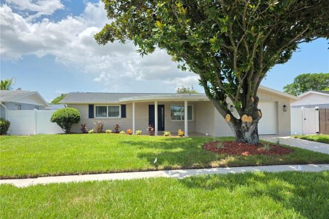 House in New Port Richey, Florida 3 bedrooms, 127.09 sq.m. № 2157438