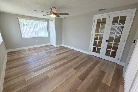 House in New Port Richey, Florida 3 bedrooms, 127.09 sq.m. № 2157438 - photo 28