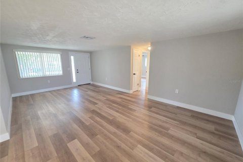 House in New Port Richey, Florida 3 bedrooms, 127.09 sq.m. № 2157438 - photo 22