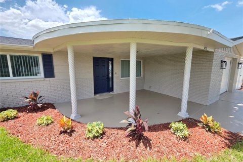 House in New Port Richey, Florida 3 bedrooms, 127.09 sq.m. № 2157438 - photo 3