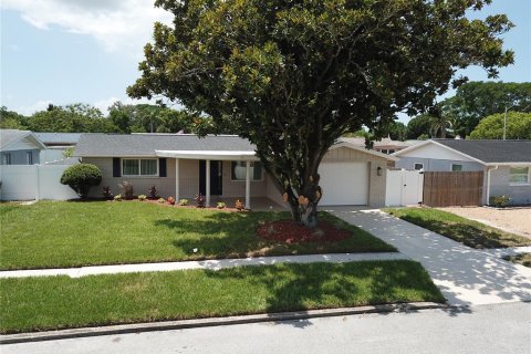 House in New Port Richey, Florida 3 bedrooms, 127.09 sq.m. № 2157438 - photo 5