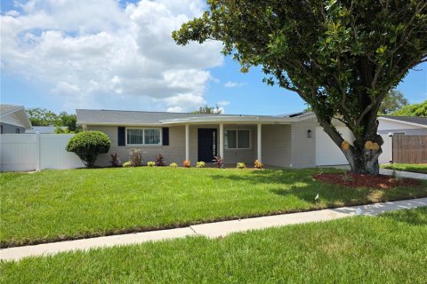 House in New Port Richey, Florida 3 bedrooms, 127.09 sq.m. № 2157438 - photo 2