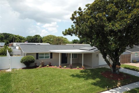 House in New Port Richey, Florida 3 bedrooms, 127.09 sq.m. № 2157438 - photo 4