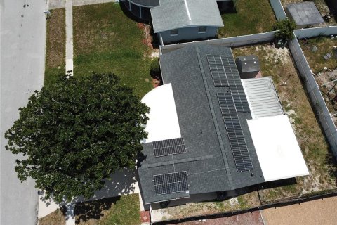 House in New Port Richey, Florida 3 bedrooms, 127.09 sq.m. № 2157438 - photo 8