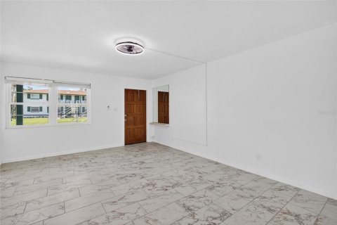 Condominio en venta en South Daytona, Florida, 2 dormitorios, 78.13 m2 № 2228486 - foto 4