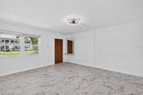 Condominio en venta en South Daytona, Florida, 2 dormitorios, 78.13 m2 № 2228486 - foto 5