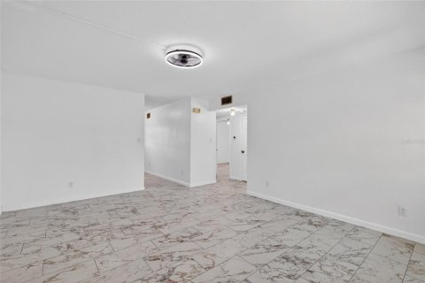Condominio en venta en South Daytona, Florida, 2 dormitorios, 78.13 m2 № 2228486 - foto 8