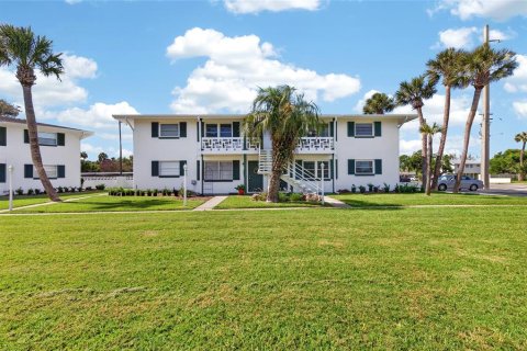 Condominio en South Daytona, Florida, 2 dormitorios № 2228486