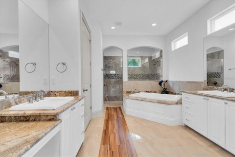 House in Apollo Beach, Florida 4 bedrooms, 340.86 sq.m. № 2221959 - photo 15