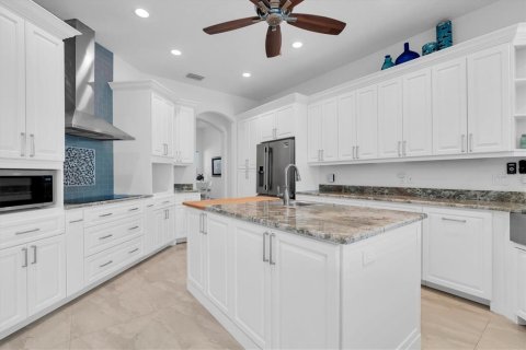 House in Apollo Beach, Florida 4 bedrooms, 340.86 sq.m. № 2221959 - photo 7