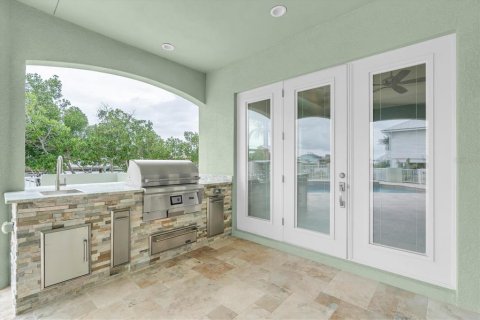 House in Apollo Beach, Florida 4 bedrooms, 340.86 sq.m. № 2221959 - photo 22