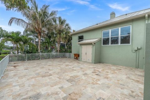 House in Apollo Beach, Florida 4 bedrooms, 340.86 sq.m. № 2221959 - photo 29