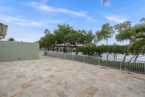 House in Apollo Beach, Florida 4 bedrooms, 340.86 sq.m. № 2221959 - photo 28
