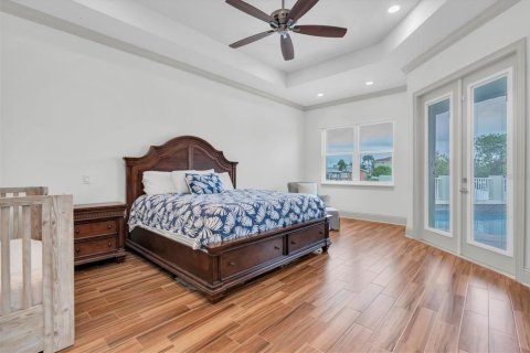 House in Apollo Beach, Florida 4 bedrooms, 340.86 sq.m. № 2221959 - photo 11