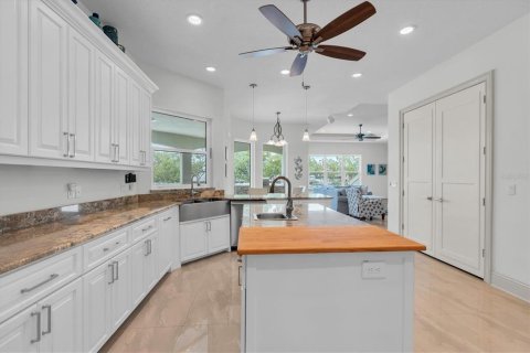 House in Apollo Beach, Florida 4 bedrooms, 340.86 sq.m. № 2221959 - photo 5