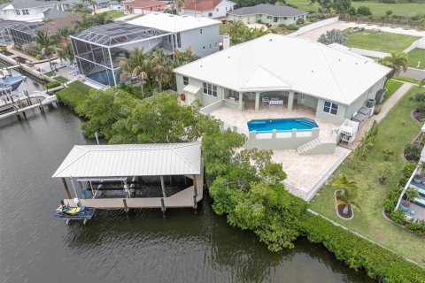 House in Apollo Beach, Florida 4 bedrooms, 340.86 sq.m. № 2221959 - photo 20