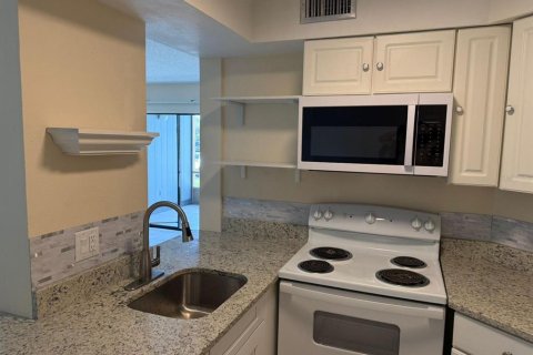 Condominio en alquiler en Orlando, Florida, 2 dormitorios, 76.18 m2 № 1911877 - foto 4