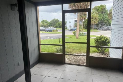 Condominio en alquiler en Orlando, Florida, 2 dormitorios, 76.18 m2 № 1911877 - foto 9