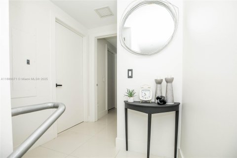 Снять в аренду кондоминиум в Авентура, Флорида 2 спальни, 154.5м2, № 1941190 - фото 25