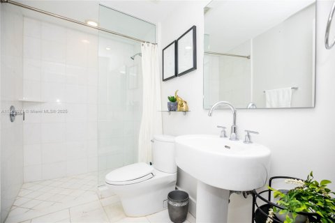 Снять в аренду кондоминиум в Авентура, Флорида 2 спальни, 154.5м2, № 1941190 - фото 20