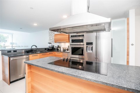 Снять в аренду кондоминиум в Авентура, Флорида 2 спальни, 154.5м2, № 1941190 - фото 4