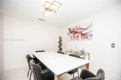 Снять в аренду кондоминиум в Авентура, Флорида 2 спальни, 154.5м2, № 1941190 - фото 18