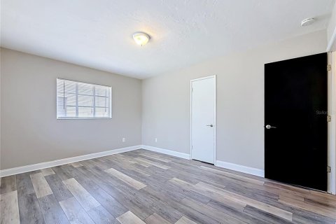 House in Tampa, Florida 4 bedrooms, 137.96 sq.m. № 2116383 - photo 21