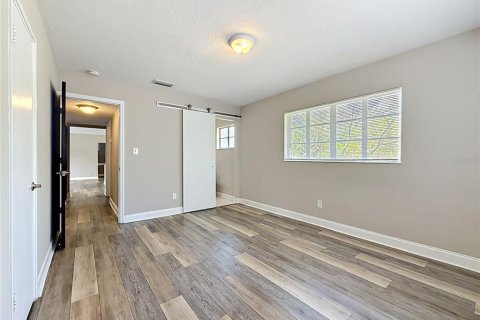 House in Tampa, Florida 4 bedrooms, 137.96 sq.m. № 2116383 - photo 19