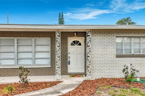 House in Tampa, Florida 4 bedrooms, 137.96 sq.m. № 2116383 - photo 8