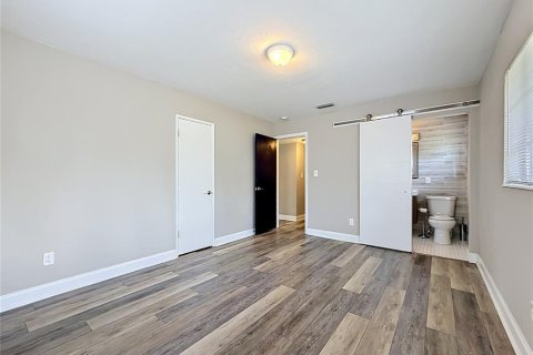 House in Tampa, Florida 4 bedrooms, 137.96 sq.m. № 2116383 - photo 20