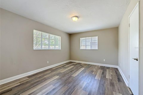 House in Tampa, Florida 4 bedrooms, 137.96 sq.m. № 2116383 - photo 18