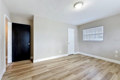 House in Tampa, Florida 4 bedrooms, 137.96 sq.m. № 2116383 - photo 26