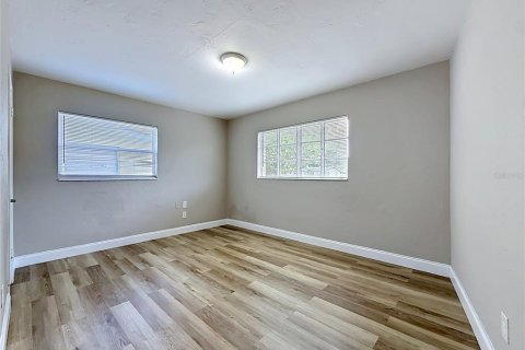 House in Tampa, Florida 4 bedrooms, 137.96 sq.m. № 2116383 - photo 25