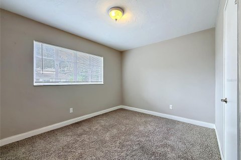 House in Tampa, Florida 4 bedrooms, 137.96 sq.m. № 2116383 - photo 30