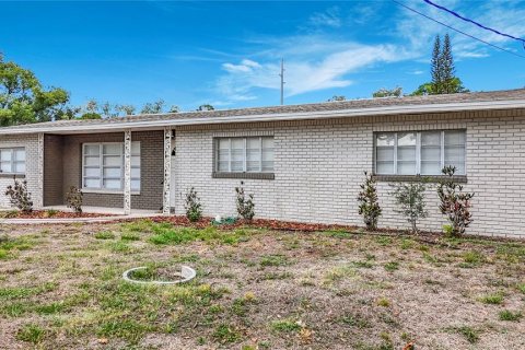 House in Tampa, Florida 4 bedrooms, 137.96 sq.m. № 2116383 - photo 6