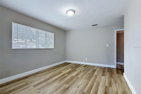House in Tampa, Florida 4 bedrooms, 137.96 sq.m. № 2116383 - photo 28
