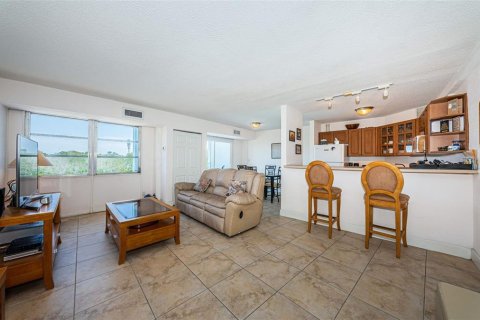 Condominio en venta en Saint Petersburg, Florida, 1 dormitorio, 65.77 m2 № 1735540 - foto 17