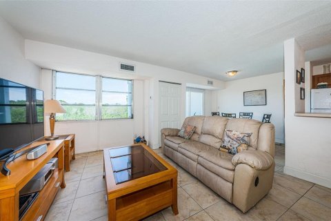 Condominio en venta en Saint Petersburg, Florida, 1 dormitorio, 65.77 m2 № 1735540 - foto 13