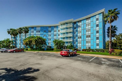 Condominio en venta en Saint Petersburg, Florida, 1 dormitorio, 65.77 m2 № 1735540 - foto 1